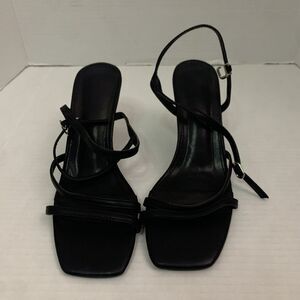 Strappy Black kitten heel sandal size 8.5 Excellent Condition